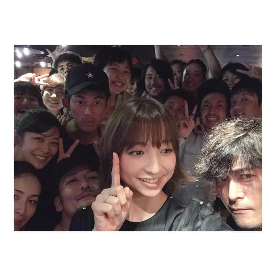 加村真美さんのインスタグラム写真 - (加村真美Instagram)「殺してもいい命 全公演終了しました！ 初舞台、頼もしい先輩方とご一緒できて本当に幸せでした！  今回雪平さんに憧れてる役でしたが、座長としての麻里子さんも本当に素敵で現実でも憧れの存在でした！  林堂役の馬木也さんとは長い時間ご一緒してたくさん学ばせていただきました！初舞台の相手役が馬木也さんで本当に良かった！  小島さんとは初舞台同士で色々とお話しできて楽しかったです！  衣装のスーツ着てる写真これしか撮ってなくて、、 携帯のアルバムみたらほとんど写真残ってないのでそれほど先輩と話すのに夢中だったんだなぁと😂！ 本当に楽しいカンパニーでした！  そして、 観に来てくださった皆様、ありがとうございました！」7月1日 12時43分 - kamura_mami