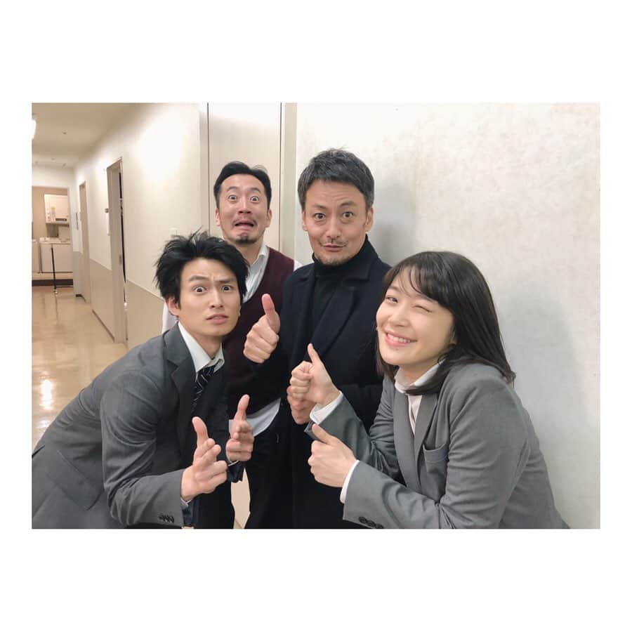 加村真美のインスタグラム：「殺してもいい命 全公演終了しました！ 初舞台、頼もしい先輩方とご一緒できて本当に幸せでした！  今回雪平さんに憧れてる役でしたが、座長としての麻里子さんも本当に素敵で現実でも憧れの存在でした！  林堂役の馬木也さんとは長い時間ご一緒してたくさん学ばせていただきました！初舞台の相手役が馬木也さんで本当に良かった！  小島さんとは初舞台同士で色々とお話しできて楽しかったです！  衣装のスーツ着てる写真これしか撮ってなくて、、 携帯のアルバムみたらほとんど写真残ってないのでそれほど先輩と話すのに夢中だったんだなぁと😂！ 本当に楽しいカンパニーでした！  そして、 観に来てくださった皆様、ありがとうございました！」