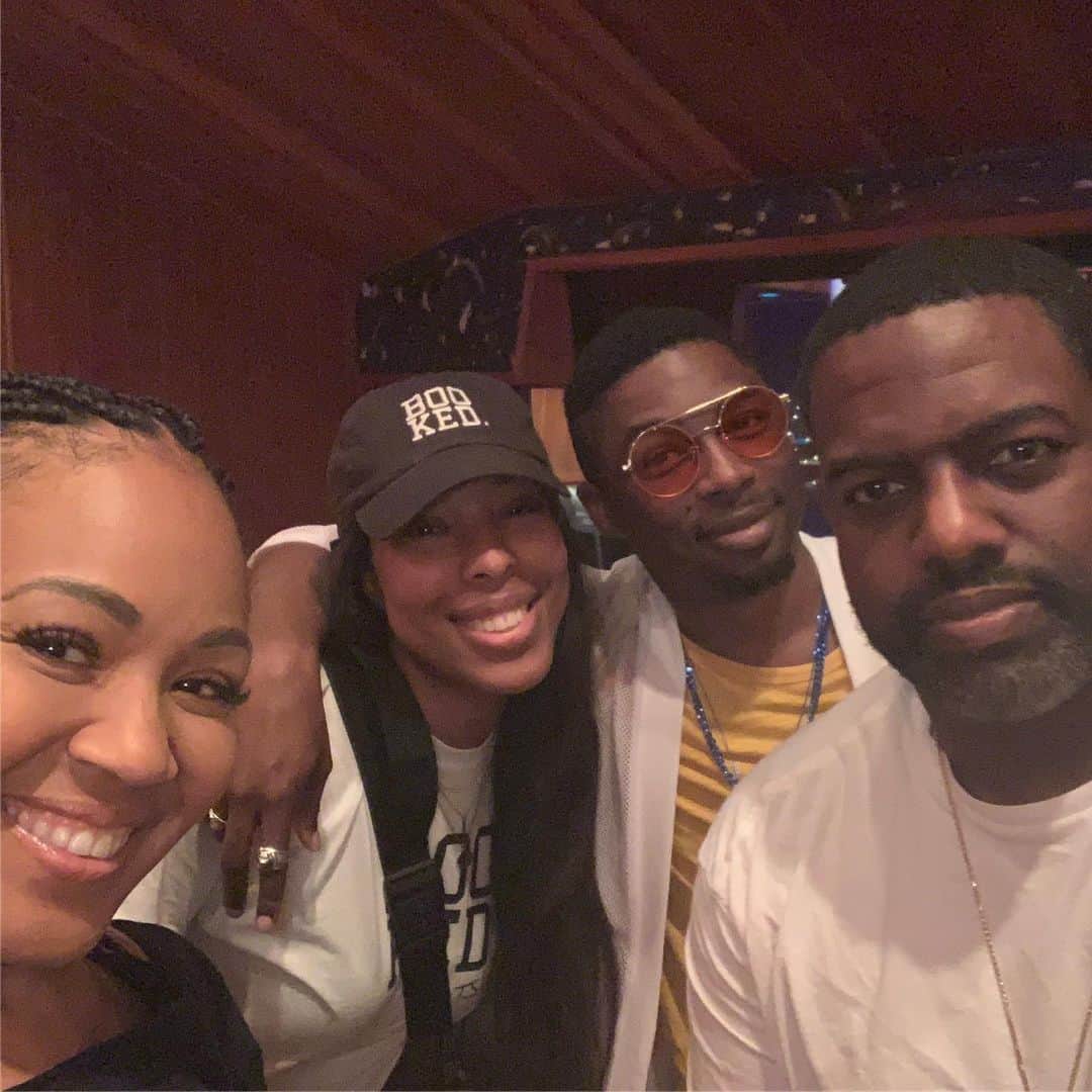 エリカ・キャンベルさんのインスタグラム写真 - (エリカ・キャンベルInstagram)「Quick studio session before bed😊 thanks @warryncampbell @icanonlybetiffy @thejorgyporgy thanks to all the singers as well 😊😊❤️❤️ #prayingandbelieving」7月1日 12時43分 - imericacampbell
