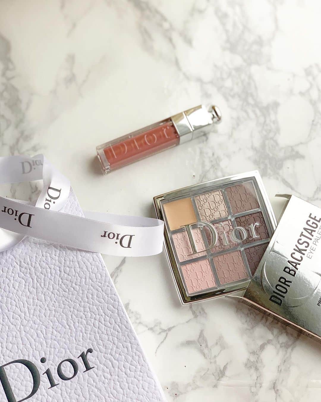 のインスタグラム：「Birthday  Gift♡﻿ ﻿ Dior♡💋﻿ ﻿ ﻿ めっちゃどストライクな色味の﻿ Diorのアイシャドウパレットと﻿ マキシマイザーのピンクのグロスをもらった💋﻿ ﻿ ﻿ さすがお友達は知ってるからこそのセンスだから﻿ さすがだなって思う✨﻿ ﻿ ﻿ Thanks❣️ @yuu1115yuu」