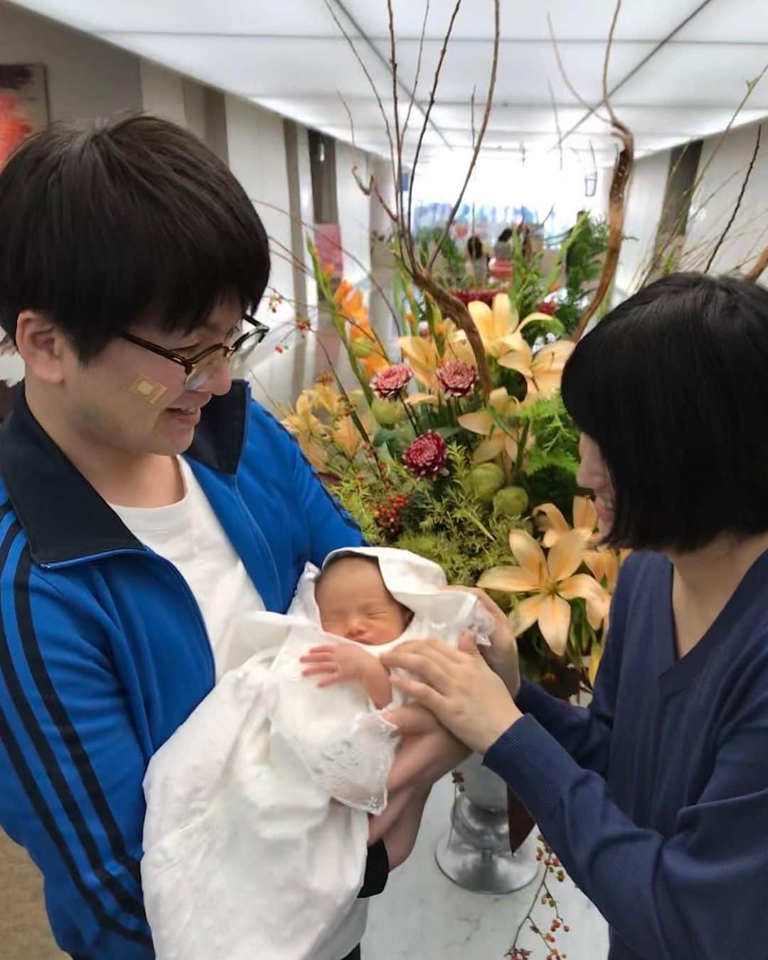 パーティ内山のインスタグラム：「実は僕、子供がいたんですがそれ関連で密着受けました！  その様子が今夜オンエアされますので是非ご覧ください！  2019年7月1日(月) テレビ朝日 『かみひとえ』 23:20～24:20  #かみひとえ #イクメン」