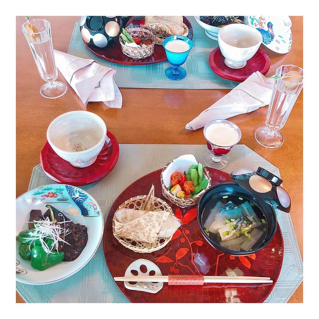 色紙千尋さんのインスタグラム写真 - (色紙千尋Instagram)「先日のお料理教室です🍴✨甘酒のスムージー美味しかったなぁ🍑 今日もAbemaNews担当しています♬ #和食 #料理  #料理教室 #cooking  #桃と甘酒のスムージー #うずらの卵とミニトマトの風味焼き #なすとピーマンの鳥みそがけ #ちまき #鯖の船場汁」7月1日 12時58分 - shikishi_chihiro