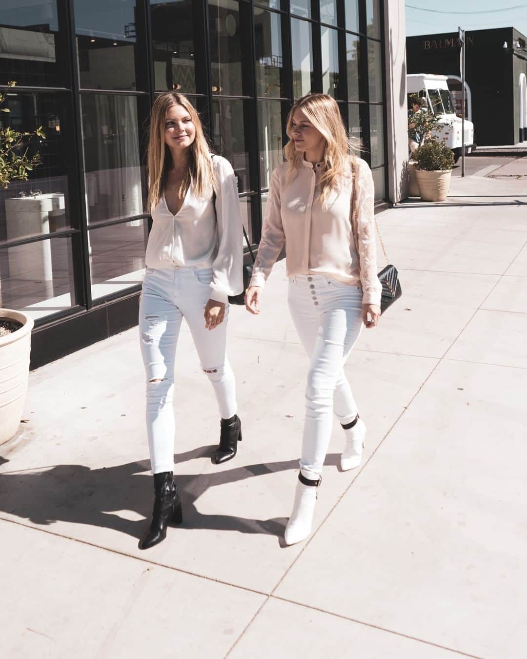 Chrissy Blairのインスタグラム：「Walking into a fresh work week like」
