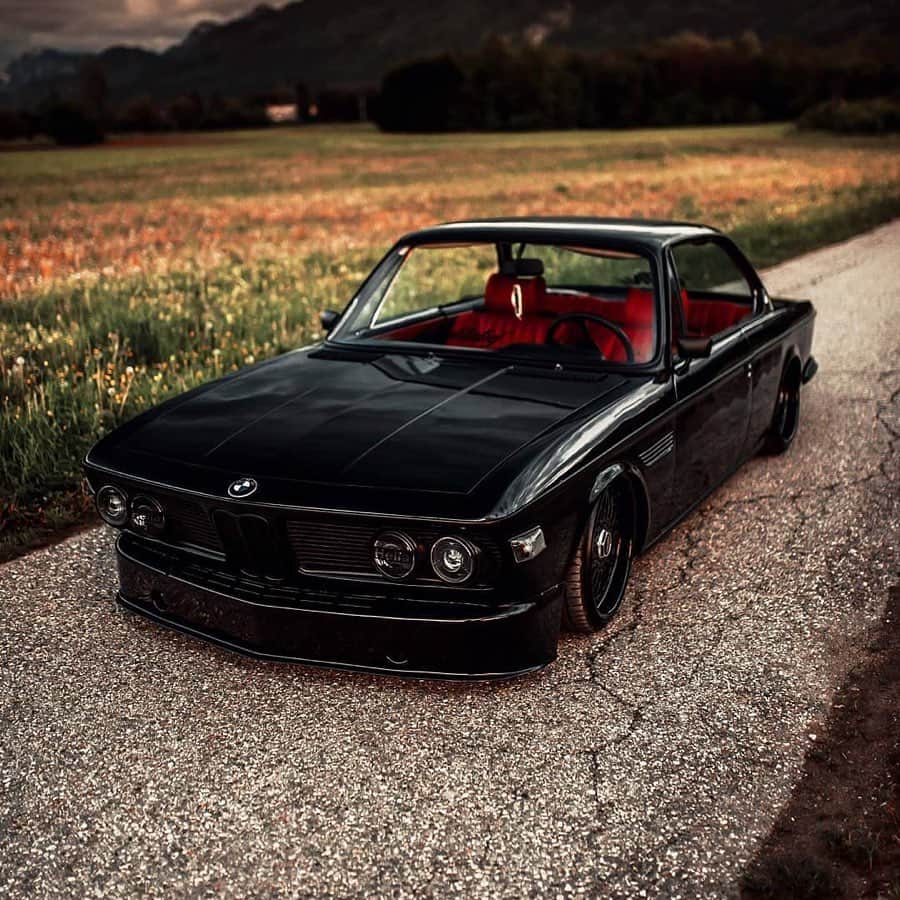 CARLiFESTYLEさんのインスタグラム写真 - (CARLiFESTYLEInstagram)「Blacked out BMW E9. 👍🏼or👎🏼? Photo by @mikecrawatphotography #carlifestyle | @qualitatief #E9」7月1日 13時01分 - carlifestyle