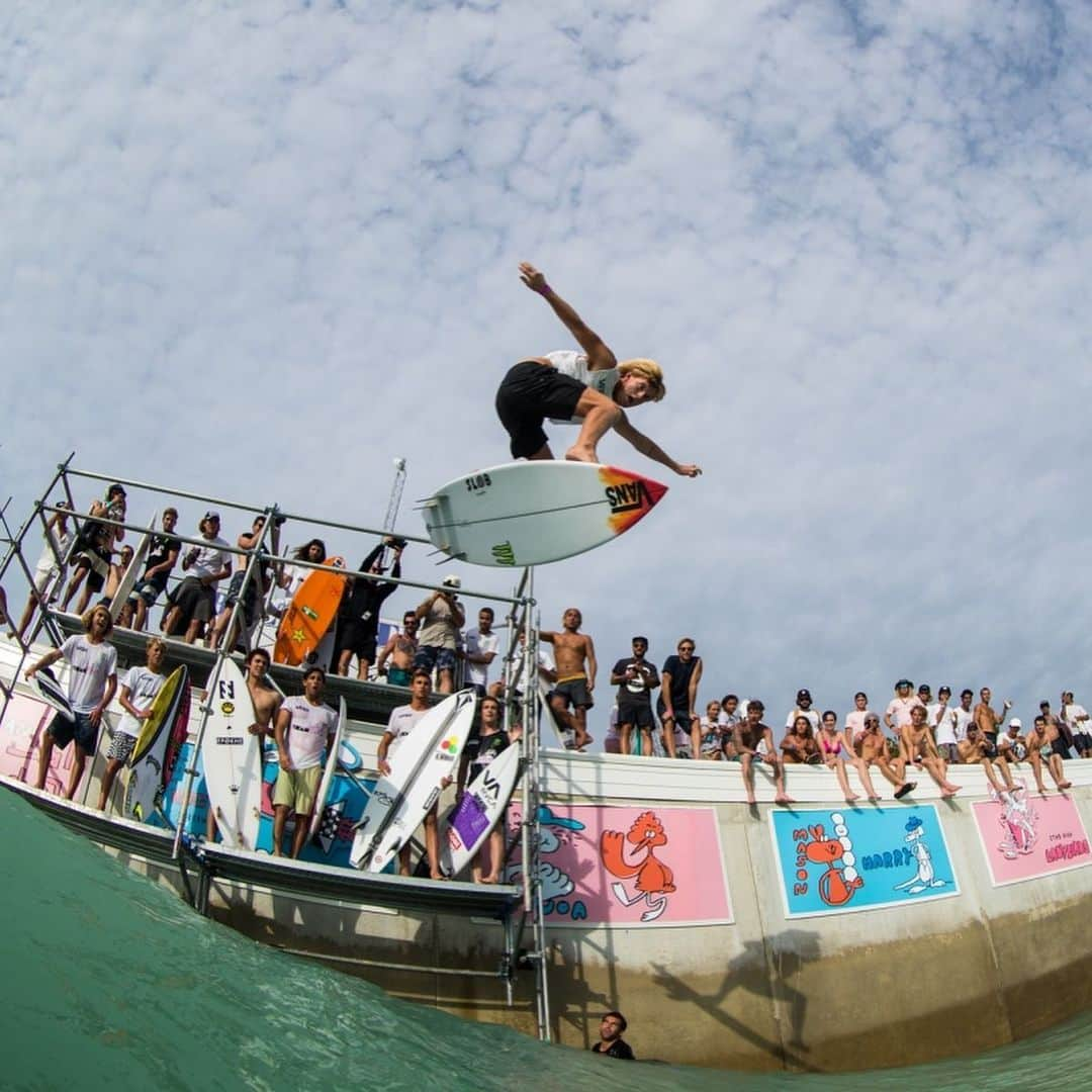 Surf Magazineさんのインスタグラム写真 - (Surf MagazineInstagram)「Yesterday we feasted on flight, today we spit out the bones. Follow the link in our bio for a comprehensive photo essay from Stab High 2.0, as anchored by the peerless imagery of @tomcarey (and @jimmicane with the Beach Head image of Ian Crane) contextualized by our head judge @unholypotato. A massive and genuine thanks to all those who help support this event (whether you were physically there or watching the livestream). Stab High is our labor of love, and we couldn’t do it without you. @vanssurf | @monsterenergy」7月1日 13時17分 - stab