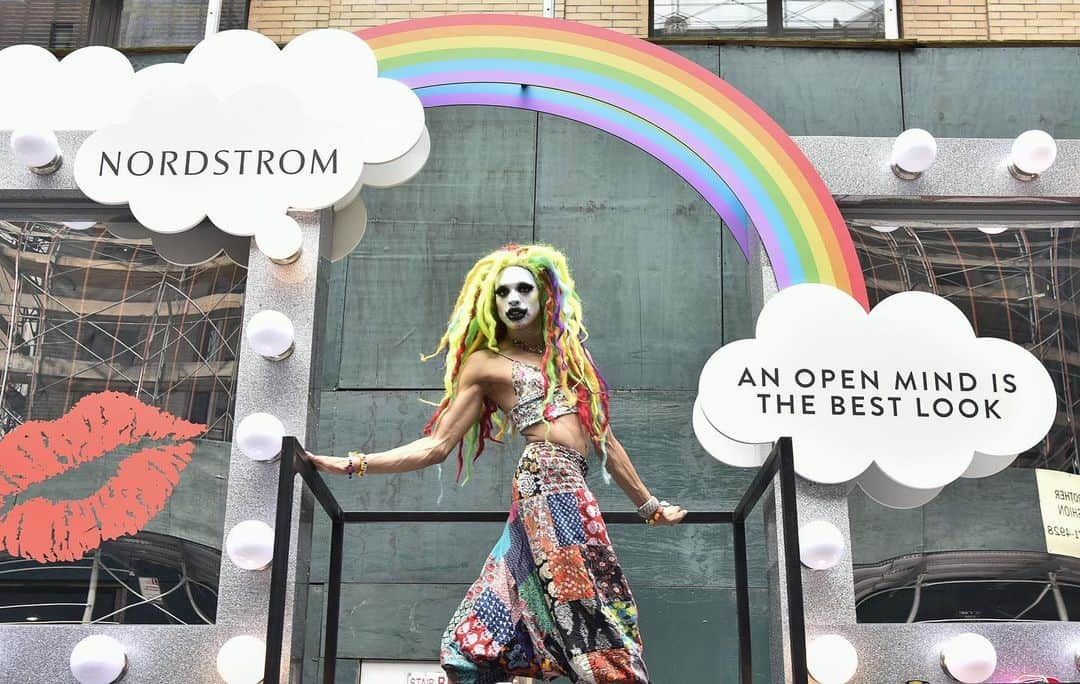 Nordstromさんのインスタグラム写真 - (NordstromInstagram)「Happy #WorldPride2019! Thank you to everyone who joined us in celebrating the LGBTQ community and a special thanks to our guest host, @oddlyyvie 🌈 #nordstromnyc」7月1日 13時17分 - nordstrom