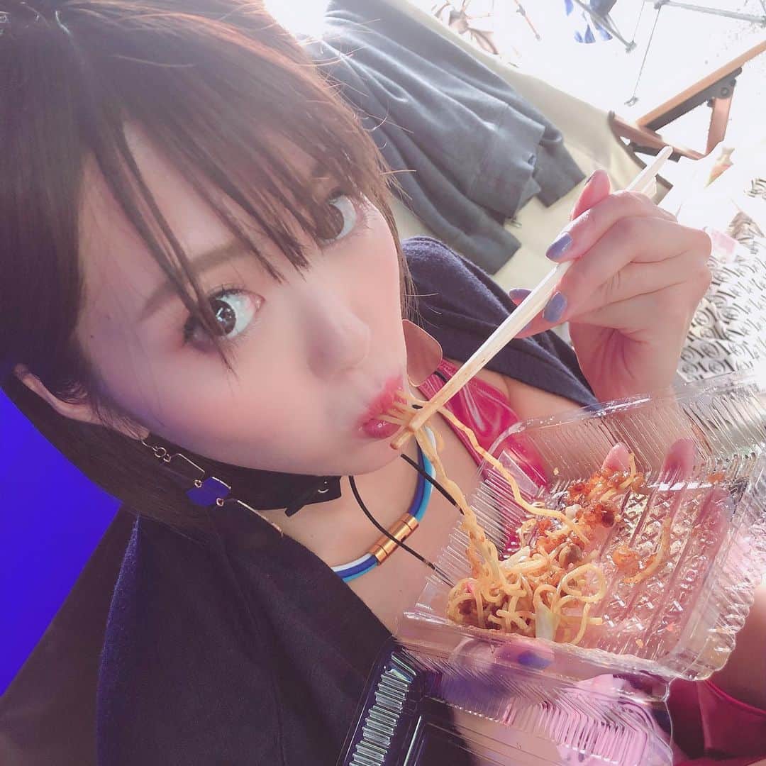 比良祐里のインスタグラム：「昨日のお昼ご飯はチームの方お手製の焼きそばでした💓 今回も美味しかった🤤❤️ ファンの方の差し入れかき氷も美味しかった🐾  #FLEXGIRL #RQ」