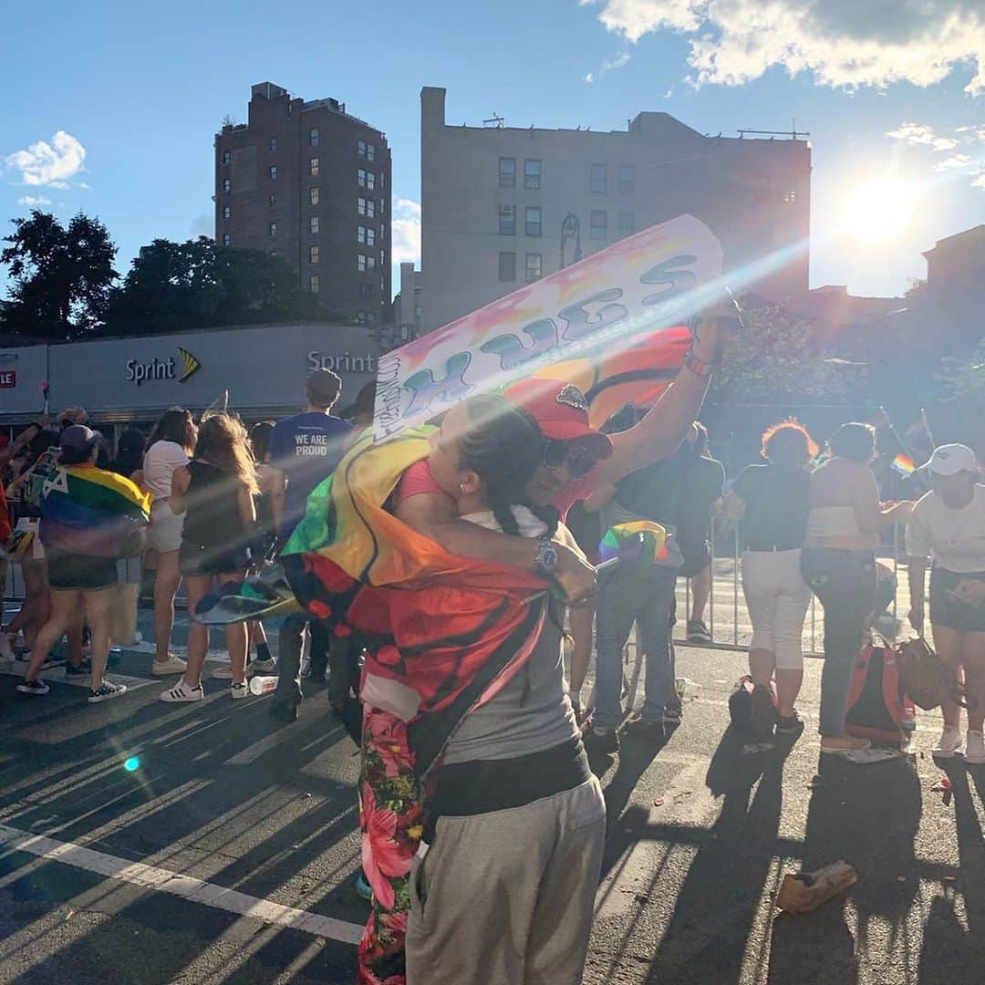 大塚良子さんのインスタグラム写真 - (大塚良子Instagram)「HAPPY PRIDE from N.Y.C🌈  街を挙げて大盛り上がりのニューヨーク。 自分らしく、違いを受け入れ合う社会が当たり前の世の中でありますよう。#pride #pridenyc #happypride」7月1日 13時37分 - ryokokonami
