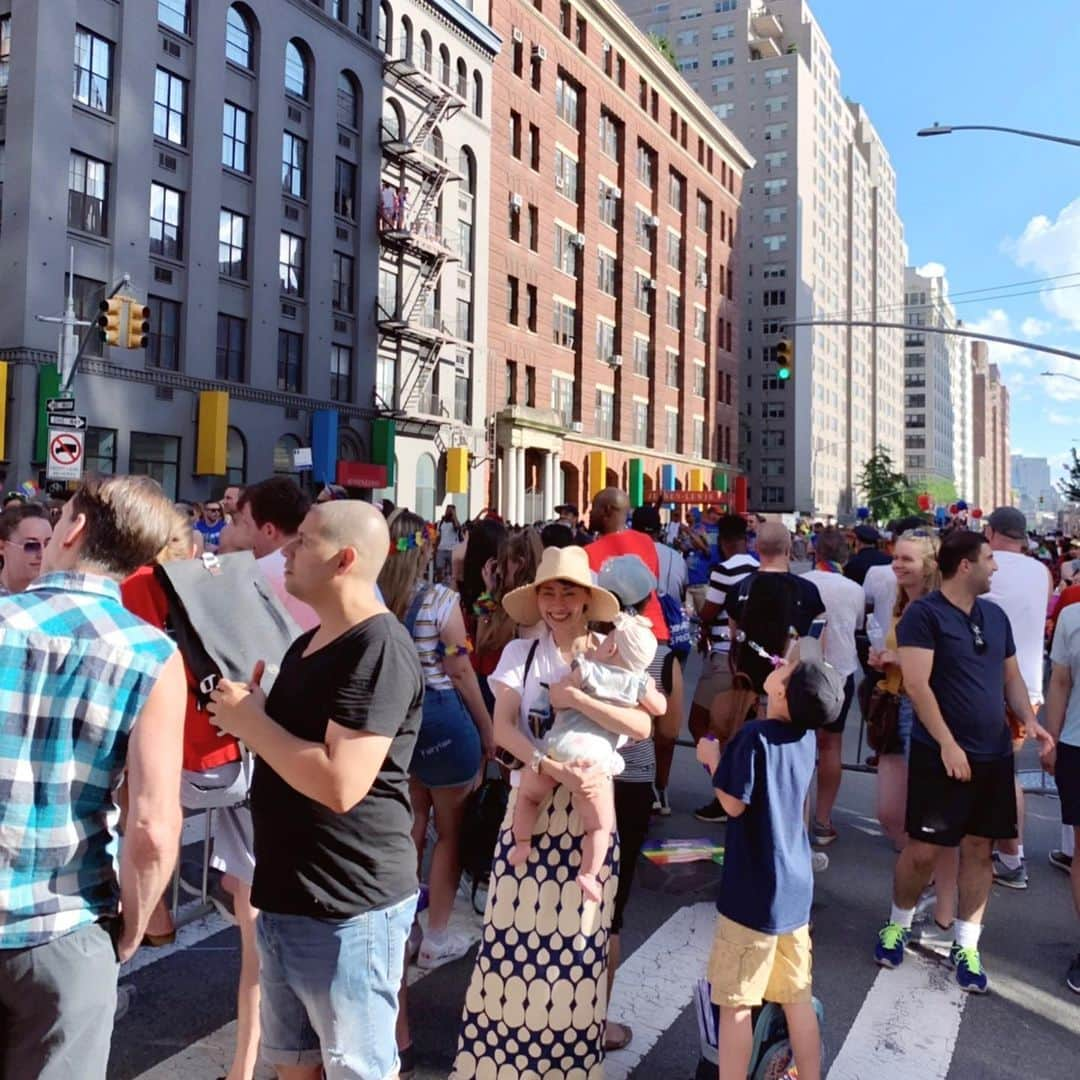 大塚良子さんのインスタグラム写真 - (大塚良子Instagram)「HAPPY PRIDE from N.Y.C🌈  街を挙げて大盛り上がりのニューヨーク。 自分らしく、違いを受け入れ合う社会が当たり前の世の中でありますよう。#pride #pridenyc #happypride」7月1日 13時37分 - ryokokonami