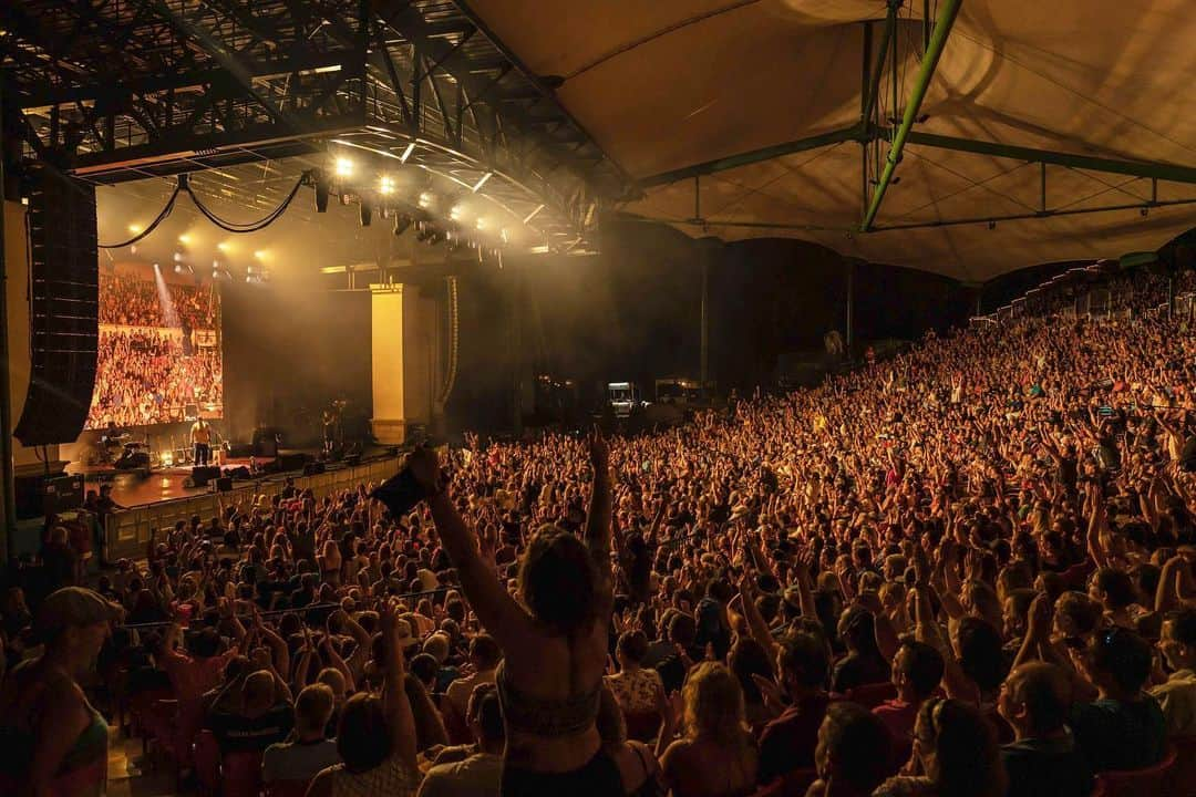 アダム・サンドラーさんのインスタグラム写真 - (アダム・サンドラーInstagram)「Thanks for closing out the tour, St Augustine. Tremendous night, in and out of the rain!!! @theampsa」7月1日 13時46分 - adamsandler