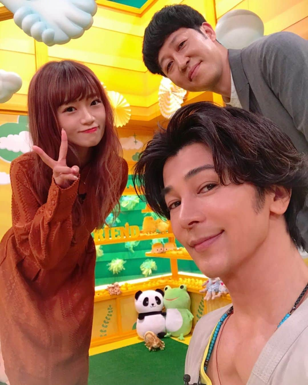 武田真治さんのインスタグラム写真 - (武田真治Instagram)「2019.6.30.『#今日から友達になれますか？』をご覧頂いた皆様ありがとうございました📺 #中井りか さんは頭の回転が速いおてんばな魅力のある今時の女の子って感じで、なかなか新鮮な時間を過ごせました☆  同年代の#小籔千豊 さんともこんなにお話できたのは初めてだったので、嬉しかったです⤴︎ 今回残念ながらお友達にはなってもらえなかったので、またそう遠くない内にお伺いしたいと勝手に思っています(^O^) ありがとうございました✨  #武田真治」7月1日 13時58分 - shinji.takeda