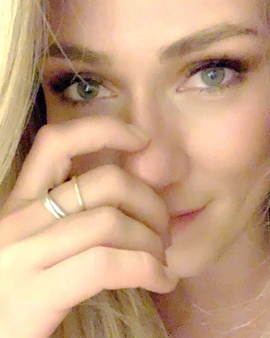 ミカエラ・シフリンのインスタグラム：「guhhnightttt👋👋😴😴😴」