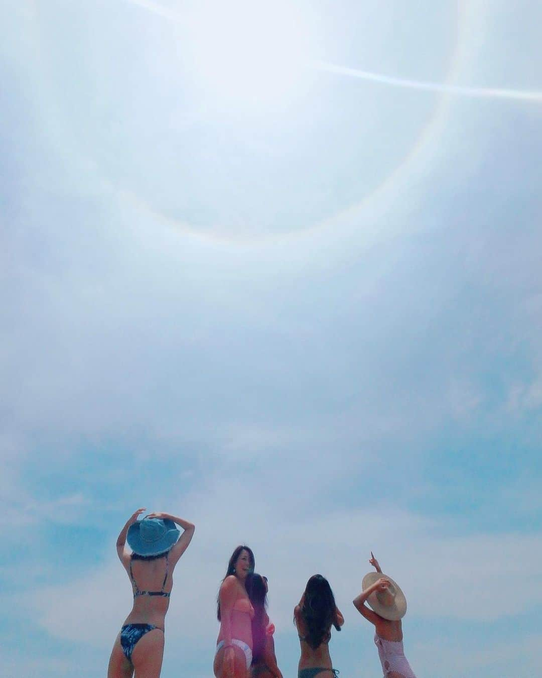 佐々木志織さんのインスタグラム写真 - (佐々木志織Instagram)「July 1🌞🌈 . #夏#伊豆#入田浜#丸太陽#虹#太陽はいつも味方#サーフィン#プチ旅行#癒し#レインボー#夏の思い出#夏が来た#健康美#素敵女子#海#スノーボード#BBQ#ピクニック#自然#水着#小麦肌#日焼け#ビキニ#summer#sea#ocean#swimwear#instalove」7月1日 14時13分 - shiorio118