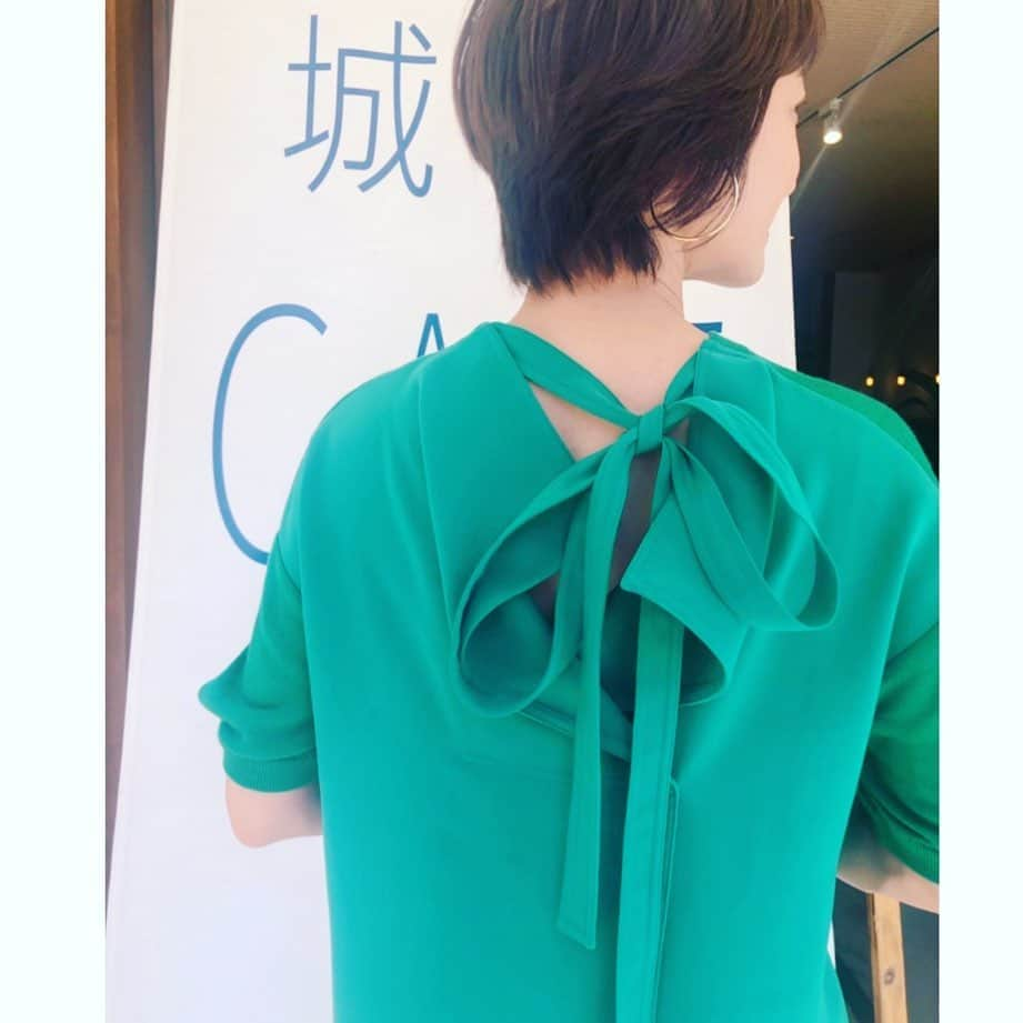 望月理恵さんのインスタグラム写真 - (望月理恵Instagram)「この間のロケの服。 バックショットが おしゃれなんです。  #私服#ADEAM @adeam  #城ロケはバックショットが 多いので。」7月1日 14時23分 - mochiee28