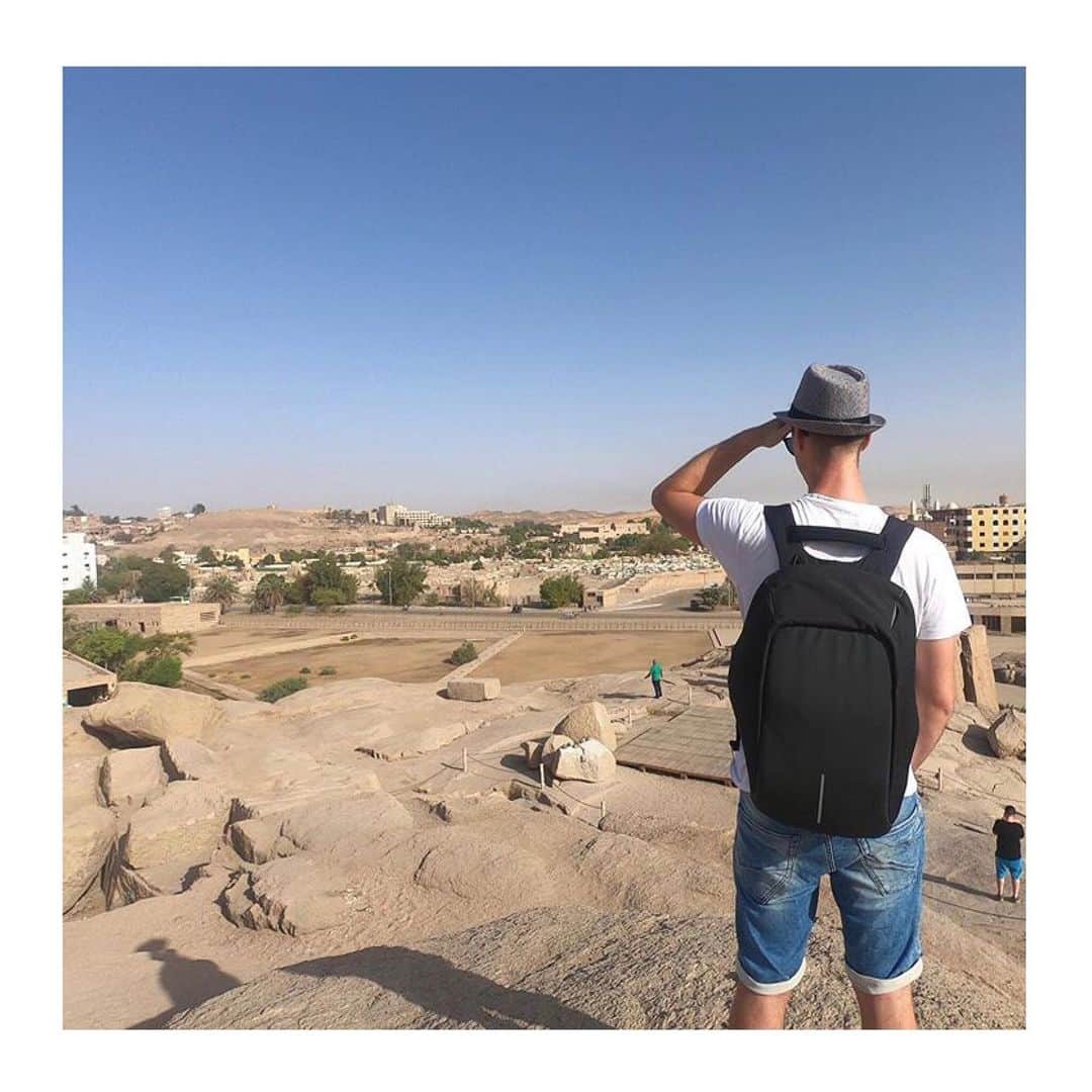 XD Designさんのインスタグラム写真 - (XD DesignInstagram)「Here’s a picture by @mani.hubmann in the desert of Aswan, Egypt! 🗺 👌 • • • • #xddesign #aswan #bobbybackpack #bobbyoriginal #xddesignbobby #aswanegypt #antitheftbag #antitheftbackpack #usbbag #travelers #nubiancity #travellifestyle #travelgear #journey #photooftheday #globetrotter #letsexploreegypt #keepexploring #desertlife #modernnomad #beautifuldestinations #passportlife #gotyourback #travelmore #digitalnomad #thetraveltag #adventure #desert #egypt #beautifulegypt」7月1日 14時32分 - xddesign
