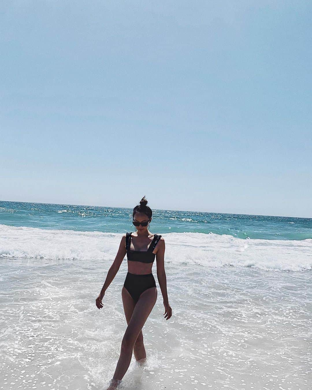 クリッセル・リムさんのインスタグラム写真 - (クリッセル・リムInstagram)「Fun day in the sun. Finally feels like summer in LA 🌴 and please never stop making swim @weworewhat @shopweworewhat」7月1日 14時27分 - chrisellelim