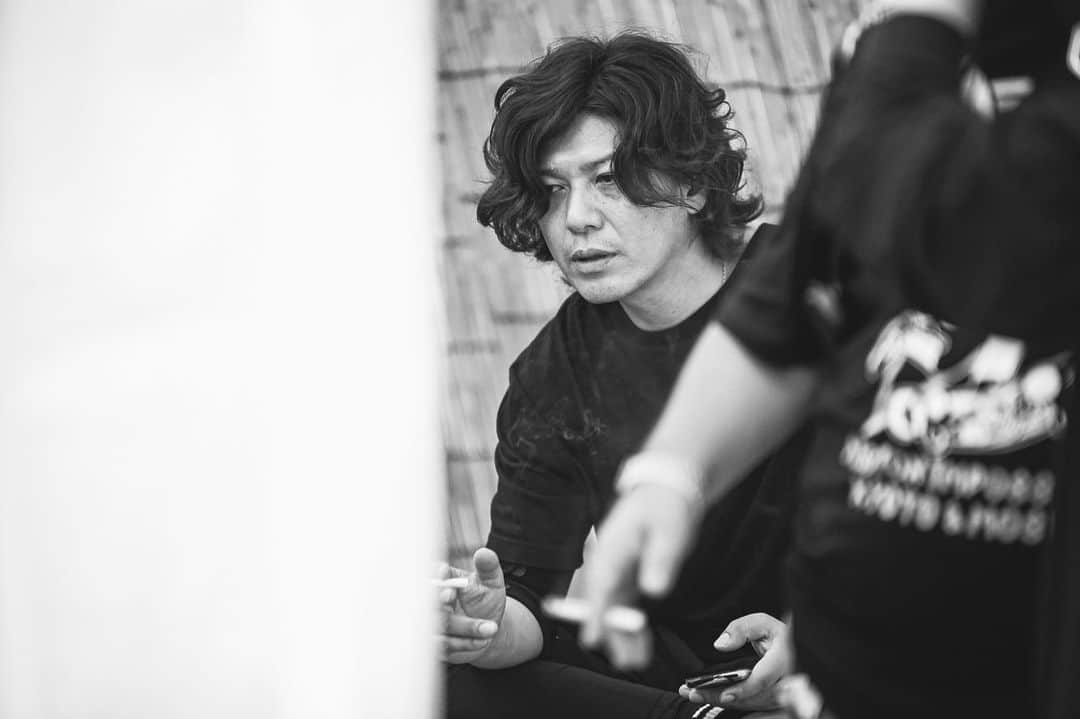 HIROSHIのインスタグラム：「京都大作戦2019 一緒に遊んでくれたみなさんありがとう。 ほんま楽しかった♪ 残る2日間も無事開催されますように！ photo by @kawado_photo  #rottengraffty  #fivenewold  #brahman #京都大作戦 #好き好きロンちゃん #ハヤトワタル #ワタルほんまかわええわ〜」