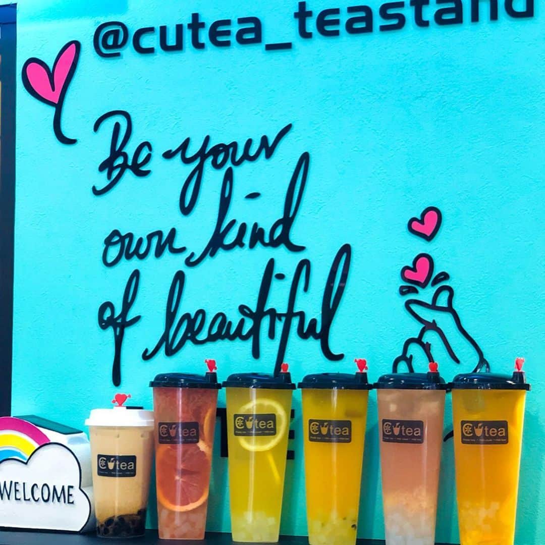怜佳（カカオ接骨院 院長）のインスタグラム：「念願の @cutea_teastand  前回お店に行った時はもう売り切れで閉まっていたのでやっと飲めて嬉しい〜😍 タピオカはしっかり黒糖の味がして美味しい❤️ フルーツティーはしっかり味があるのにさっぱりしてて美味しい😂💓 これからの季節にぴったり✨  イケメン社長さんと美人奥様はとてもとても優しくて素敵😭💕 また行きます！！！！！ #cutea #キューティー #大須 #大須カフェ #名古屋カフェ #愛知カフェ  #タピ活 #フルーツティー #カフェ好き #スイーツ好き #カフェ巡り #美味しいもの大好き #名古屋グルメ  #カメラ女子 #カメラ好きな人と繋がりたい  #接骨院#女性院長#女性柔道整復師#筋膜リリース#骨盤矯正#立体動態波#ハイボルテージ#フェイシャルエステ#腸活#オイルケアセラピスト#ボディケアセラピスト#健康#美容#春日井#勝川」