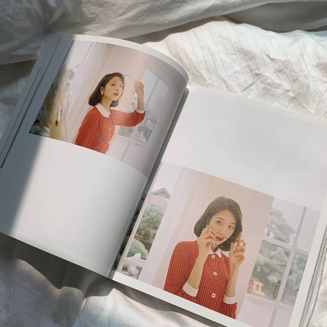 ミナ さんのインスタグラム写真 - (ミナ Instagram)「‘Always be__.’ photo book open❣️ - 프로필 상단 링크에서 구매가능합니다:) Link in bio👆🏻 - Worldwide shipping✨」7月1日 14時45分 - blossomh_