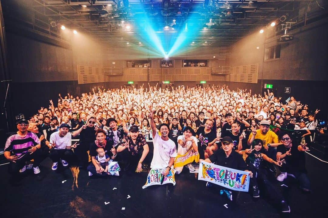 のインスタグラム：「寿君ワンマンライブ ありがた夜2019大成功おめでとう！！ 何年振りかのニコイチ曲も歌ったよ〜 挑戦し続けてる相棒の活躍を再確認、これからも期待してます🔥」