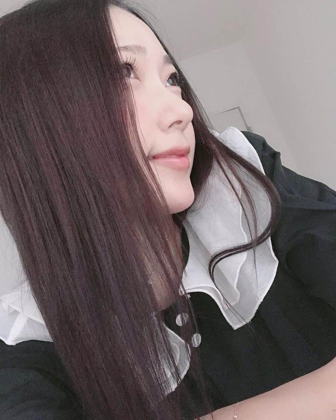 三田羽衣さんのインスタグラム写真 - (三田羽衣Instagram)「雨止まないかな.. 可愛いお洋服着たいのに☔︎」7月1日 14時57分 - mita.fujin