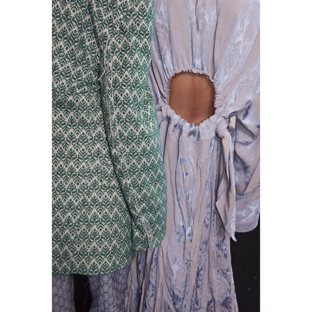 Acne Studiosさんのインスタグラム写真 - (Acne StudiosInstagram)「Introducing #AcneStudios Women’s Spring/Summer 2020. Traditional Swedish folkloric patterns originally taken from nature have true resonance today and inspired a variety of jacquards.」7月1日 15時02分 - acnestudios