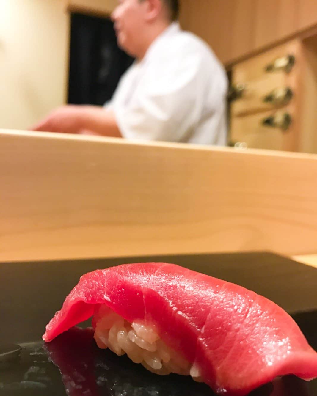 "TERIYAKI" テリヤキ編集部さんのインスタグラム写真 - ("TERIYAKI" テリヤキ編集部Instagram)「~TERIYAKI美食倶楽部開催店~⠀⠀ ⠀ TERIYAKI美食倶楽部では、ほぼ毎日素敵なオフ会を開催しています。⠀ ⠀ 東京に限らず、全国各地で様々な逸品を食べる至高のオンラインサロン。⠀ ⠀ 気になる方は @teriyaki_jp  のプロフィールからチェック。⠀ ⠀  ________________________________⠀⠀ ⠀ 🏠店舗名: 鮨おぎ堂 ⠀⠀ 🗾場所: 堂島,大阪 🍽夜:¥10,000〜 ⠀ 📣テリヤキストのコメント: ⠀ 志高きお店⠀ ________________________________⠀  テリヤキ編集部公式アカウントでは、本当に美味しいお店をご紹介しております。アプリの方もチェックお願い致します！😊 ・ 『 #テリヤキ掲載店』をつけて投稿いただいた中から素敵なお写真をご紹介いたします！ぜひ投稿してみてくださいね！⠀ ________________________________⠀ #テリヤキ掲載店#寿司#鮨#鮨おぎ堂#大阪#大阪グルメ#写真好きな人と繋がりたい #グルメ好きな人と繋がりたい #美味しいもの好きな人と繋がりたい #いいね返し#ファインダー越しの世界 #美味しいお店#food#foodstagram #foodporn #delicious#グルメ部 #グルメ好きな人と繋がりたい #たべすたぐらむ #グルメ巡り」7月1日 15時11分 - teriyaki_jp