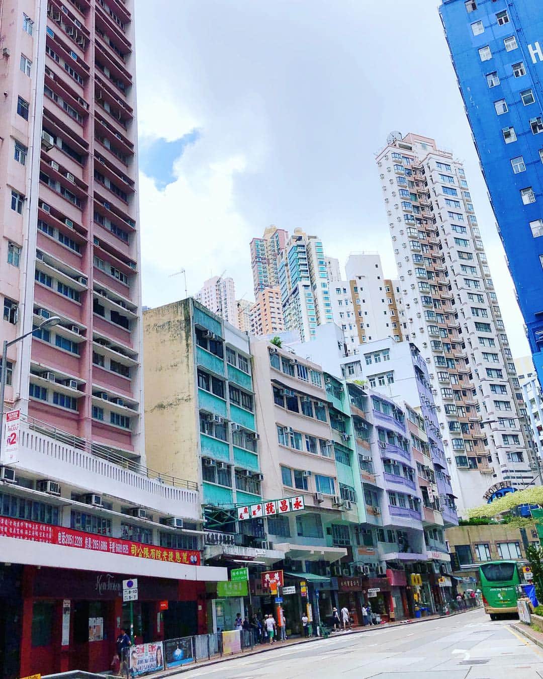 伊藤歩さんのインスタグラム写真 - (伊藤歩Instagram)「Hong Kong Trip🌈  #tripgram#asia#hongkon#streetview#rainbowcolours#lovetrip#asianactress#ayumiito#香港旅行#旅グラム伊藤歩」7月1日 15時42分 - ayumi__ito