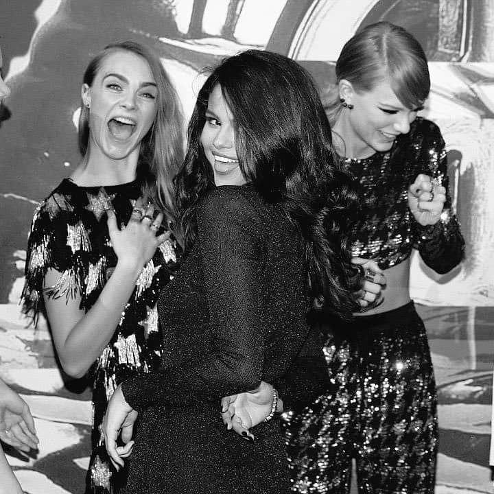 Always With Selenaのインスタグラム：「#westandwithtaylor」