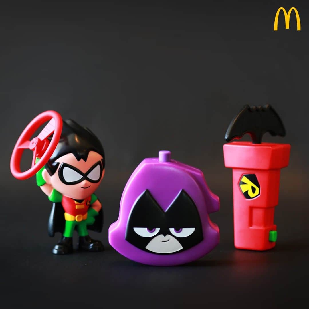 McDonald's Philippinesのインスタグラム：「Looks like Robin and Raven are ready for an adventure! Collect one with every Happy Meal. Get them in-store or via McDelivery.」