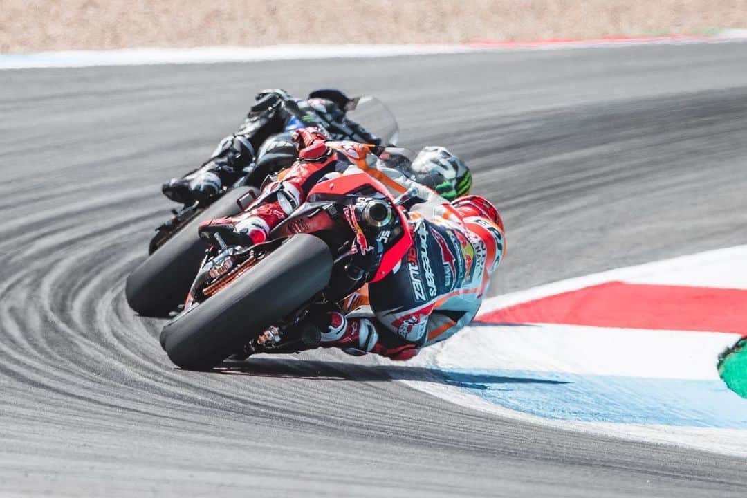 レプソル・ホンダさんのインスタグラム写真 - (レプソル・ホンダInstagram)「In the midst of battle. ⚔️ ⠀⠀⠀⠀⠀⠀⠀⠀⠀ Fast and flowing, the #DutchGP delivered another thriller. Now, straight to the next one...」7月1日 15時58分 - hrc_motogp