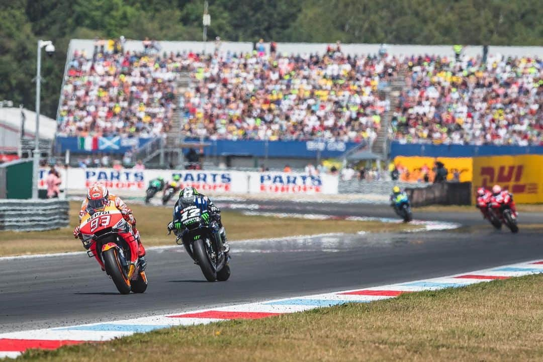 レプソル・ホンダさんのインスタグラム写真 - (レプソル・ホンダInstagram)「In the midst of battle. ⚔️ ⠀⠀⠀⠀⠀⠀⠀⠀⠀ Fast and flowing, the #DutchGP delivered another thriller. Now, straight to the next one...」7月1日 15時58分 - hrc_motogp