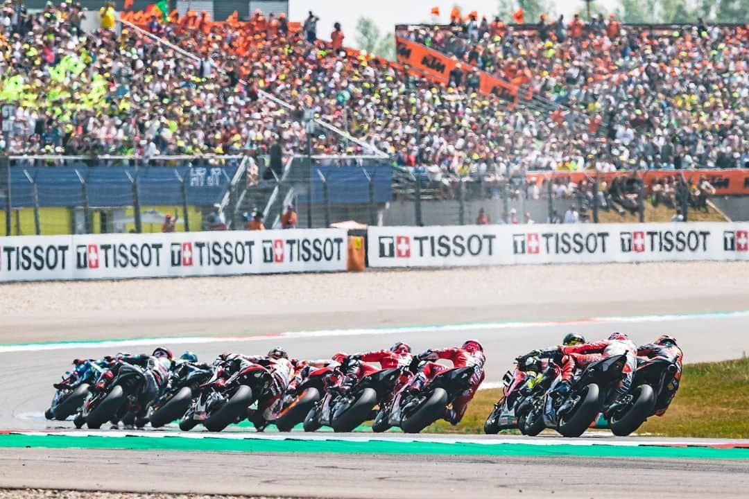 レプソル・ホンダのインスタグラム：「In the midst of battle. ⚔️ ⠀⠀⠀⠀⠀⠀⠀⠀⠀ Fast and flowing, the #DutchGP delivered another thriller. Now, straight to the next one...」