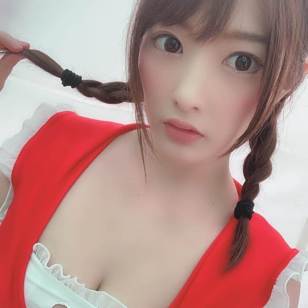 上矢えり奈さんのインスタグラム写真 - (上矢えり奈Instagram)「＊-＊-＊-＊-＊-＊-＊-＊. . マイメロちゃんとコラボの水着👙 セーラー風になっててかわいい！ 今年ニュー水着😙. . erina. . ＊-＊-＊-＊-＊-＊-＊-＊. . #水着 #西武園ゆうえんち撮影会 #マイメロ #コラボ水着 #赤水着 #セーラー風 #ビキニ #三つ編み女子 #上矢えり奈 #グラビア」7月1日 16時02分 - k.erinyann