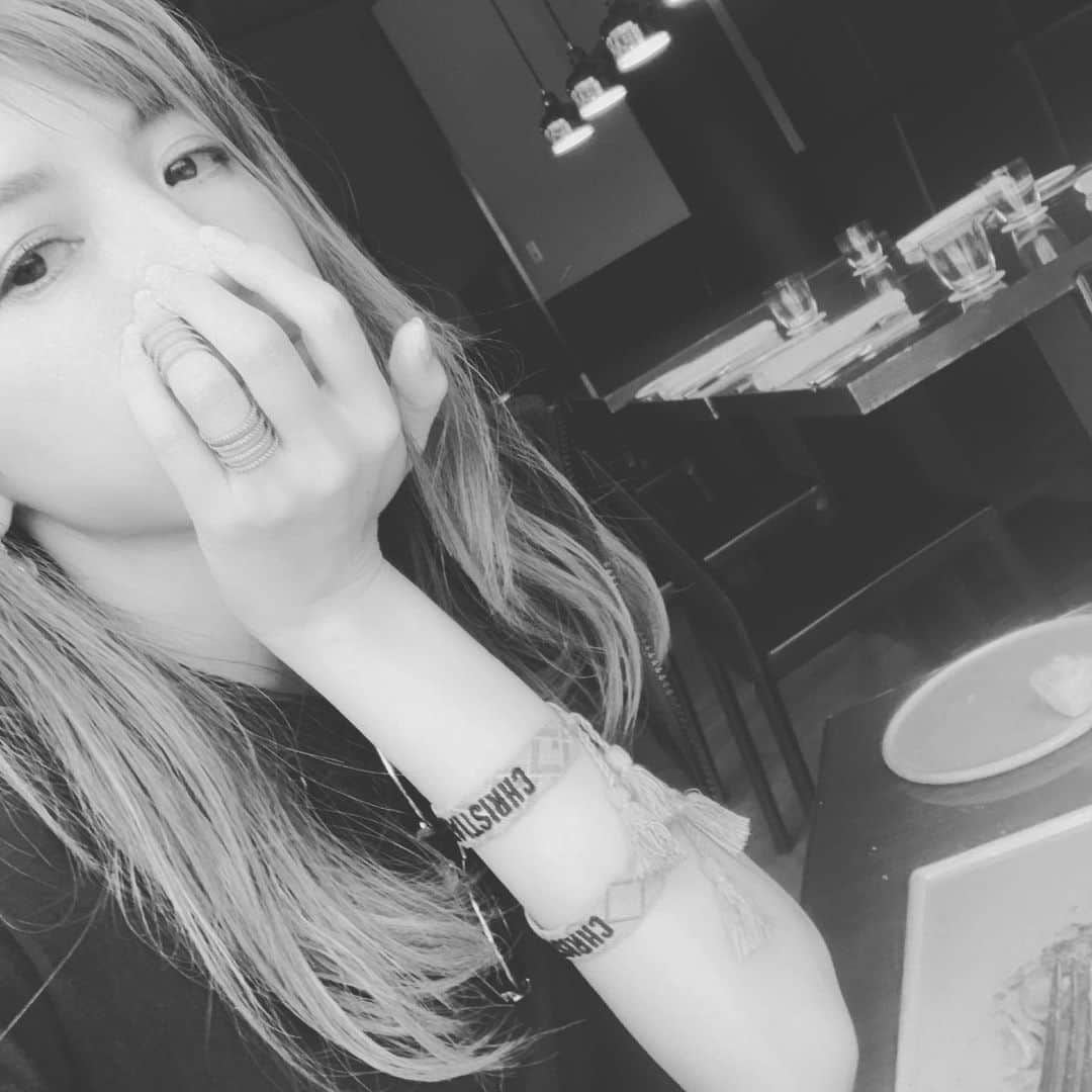 美香さんのインスタグラム写真 - (美香Instagram)「撮影後に心友とダメダメな話で盛り上がる🤭。。。 #心友 #悪友🤫」7月1日 16時11分 - mikaofficial99