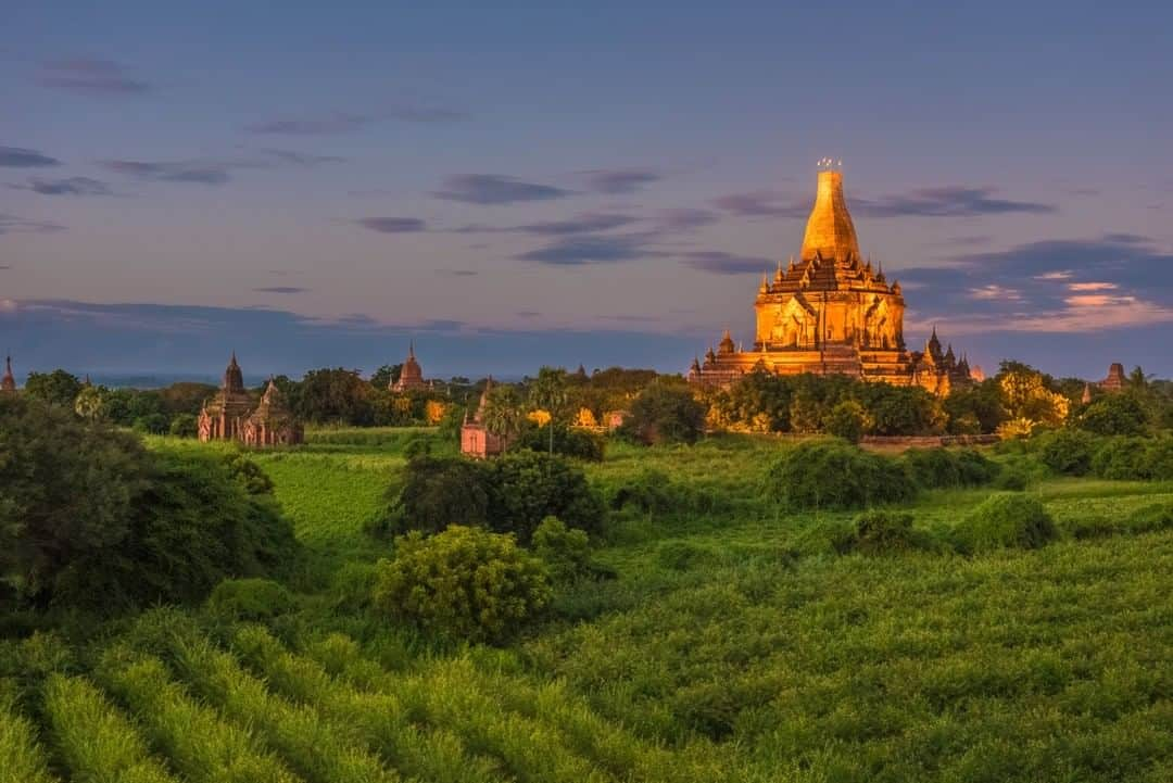 National Geographic Travelさんのインスタグラム写真 - (National Geographic TravelInstagram)「Photo by @michaelclarkphoto | A large ancient temple near Old Bagan in the Mandalay province of Myanmar. This was captured while standing on top of an adjacent temple—one of hundreds surrounding Old Bagan. #bagan #myanmar #mandalay」7月1日 16時12分 - natgeotravel