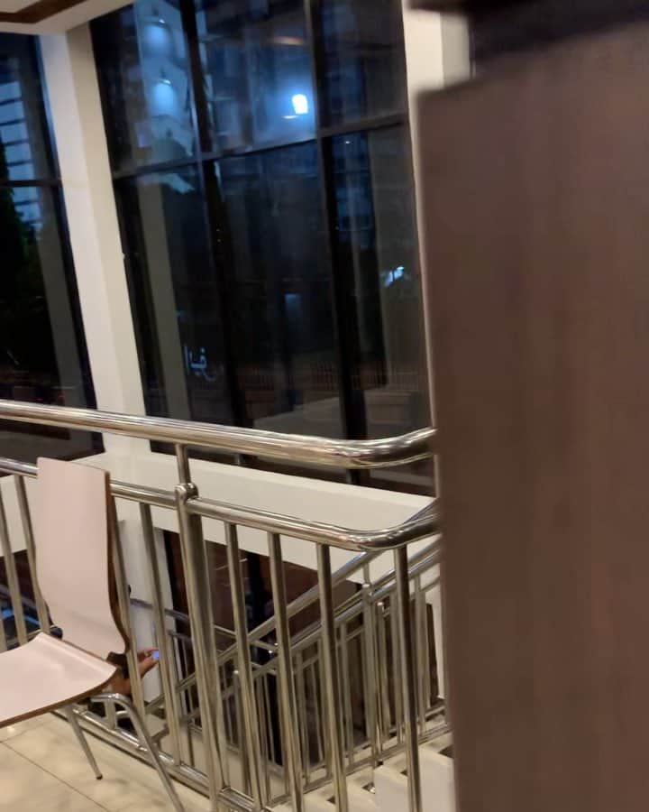 PSYのインスタグラム：「Okey nak cerita sikit pasal kisah smalam.. Tengahari ada job orang bertandang petang baru sampai rumah dkt maghrib dah, Ingat lepas isyak terus nak tido dah. Tapi adik aku beria jom g KFC malam ni tapi mung blanjo la sebab bday mung, igt nak sambut la semalam dgn family makan2 kecil-kecilan. Then malam tu jugak bertolak g kepci bila sampai kepci nak la order makey, tanyo family nok makey gapo sebab aku nok belanja sebab bday aku, Tapi adik aku suruh naik atas dulu bia mama aku yang order.. So aku naik la keatas nak cari tempat duduk.. Masa naik tangga tu terus dengar orang nyanyi lagu bday sambil kena rakam.. Masa tu lah terkenanya surprise.. Rupanya dah ada perancang yang rancang dengan geng2 lain.. Thanks byk2 pada @roslan.official , @_bajilah , @ash.rafz , @wanirfan_10 , Parents-ku dan yang lain.. Alhamdulillah officially 25yrs. 30/6/1994」