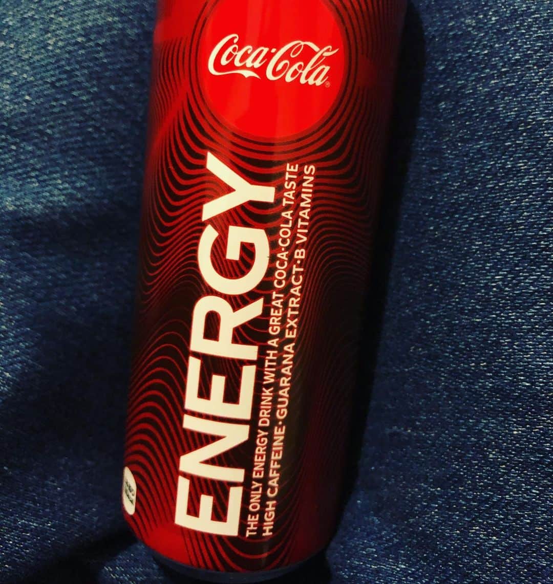 人時のインスタグラム：「気になってました。冷やして飲みます^_^ でも、元々、コカコーラってエナジードリンクの枠だったよね？」
