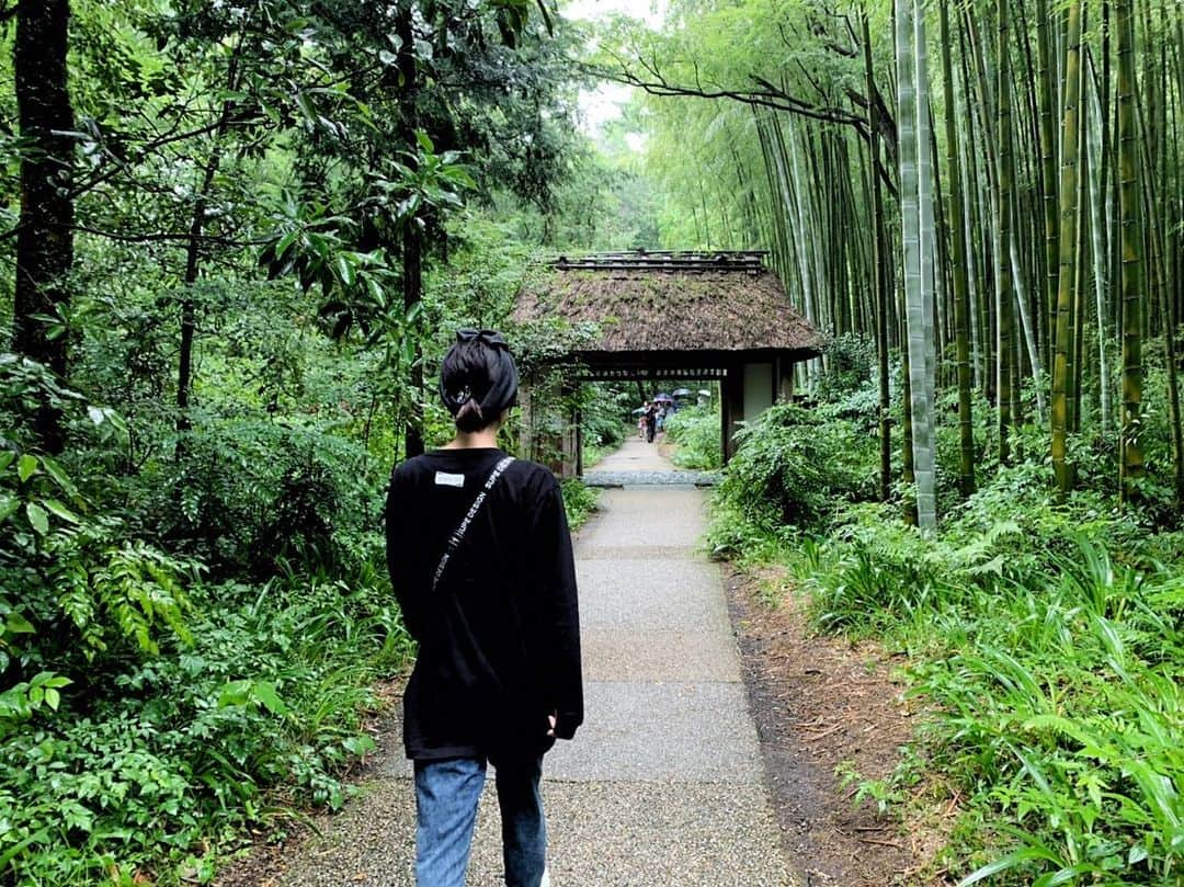 石川文菜さんのインスタグラム写真 - (石川文菜Instagram)「. . . 【6月29・30日 BURITSU芦ノ湖合宿】 . . とらや工房でお茶して帰りました🍡🍵 . . 昨年は芦ノ湖や東山湖での釣行ついでに立ち寄るも、人が多くてなかなか入れなかったのよねぇ🤦‍♀️ . . . この天候だったから、13時頃でもテラス席でなければ簡単に座ることが出来ました🙆‍♀️ . . . 水ようかんと煎茶の組合せはやはり素敵ね✨ . . . . #pic #photo #とらや工房 #和菓子」7月1日 16時47分 - bun0404