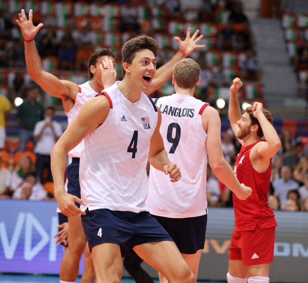 USA Volleyballさんのインスタグラム写真 - (USA VolleyballInstagram)「The U.S. Men 🇺🇲 swept Iran 🇮🇷 on Sunday in the final match of the preliminary round of the #VNL. --- Next stop: the Finals on July 10-14 in Chicago!」7月1日 16時48分 - usavolleyball