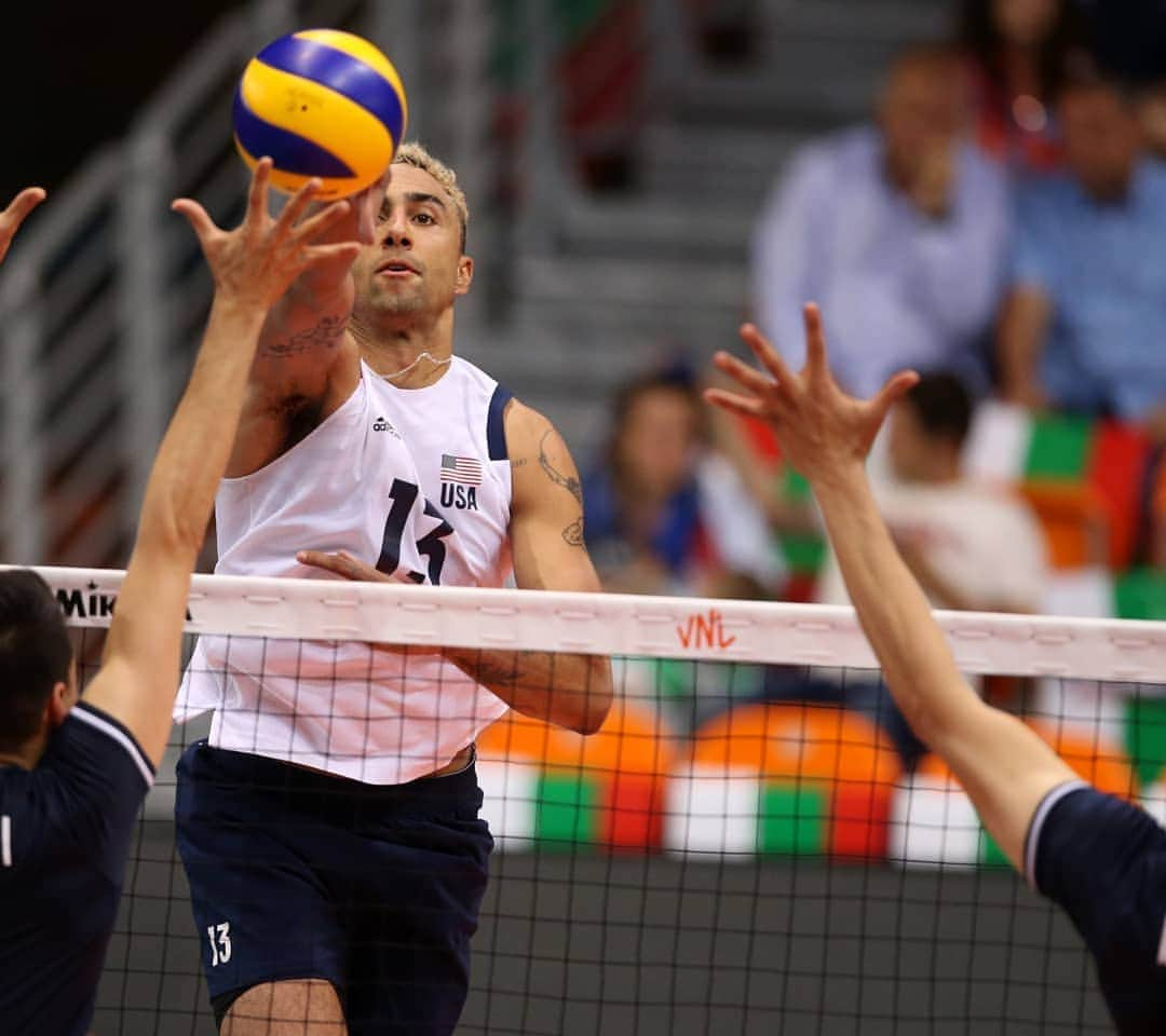 USA Volleyballさんのインスタグラム写真 - (USA VolleyballInstagram)「The U.S. Men 🇺🇲 swept Iran 🇮🇷 on Sunday in the final match of the preliminary round of the #VNL. --- Next stop: the Finals on July 10-14 in Chicago!」7月1日 16時48分 - usavolleyball