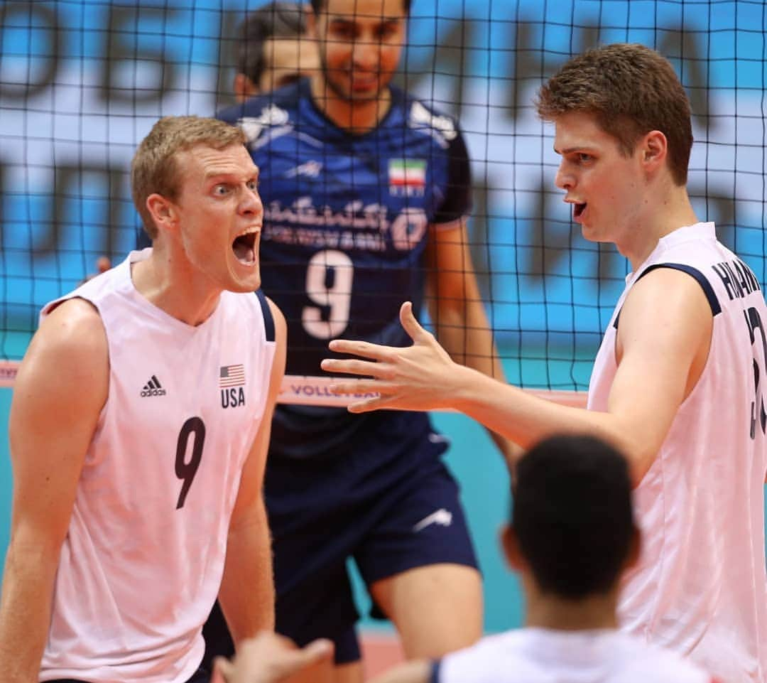 USA Volleyballさんのインスタグラム写真 - (USA VolleyballInstagram)「The U.S. Men 🇺🇲 swept Iran 🇮🇷 on Sunday in the final match of the preliminary round of the #VNL. --- Next stop: the Finals on July 10-14 in Chicago!」7月1日 16時48分 - usavolleyball