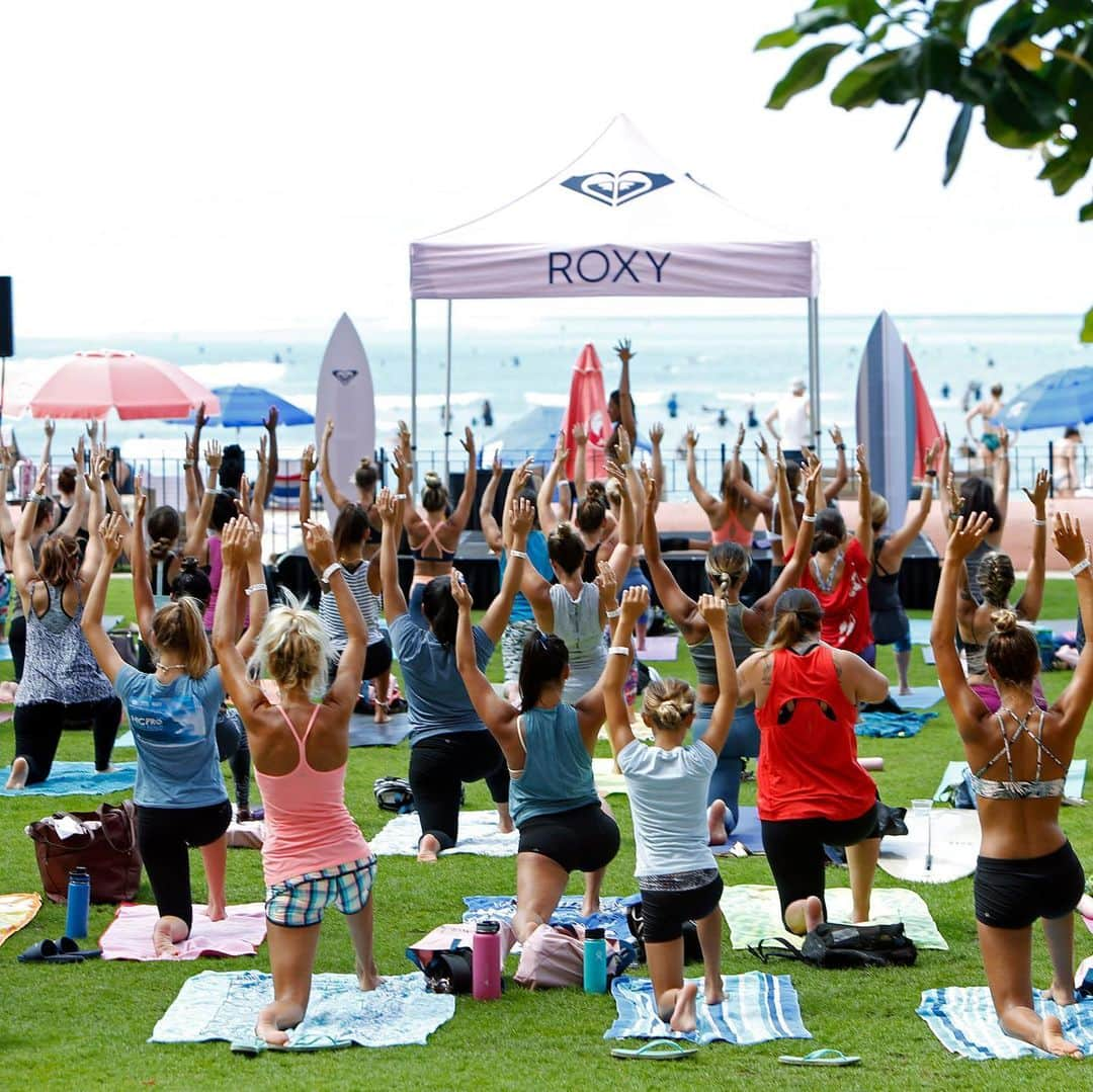 ロキシーさんのインスタグラム写真 - (ロキシーInstagram)「What a day! Mahalo to all the incredible women that joined us at our #MakeWavesMoveMountains Waikiki event 🙌」7月1日 16時49分 - roxy