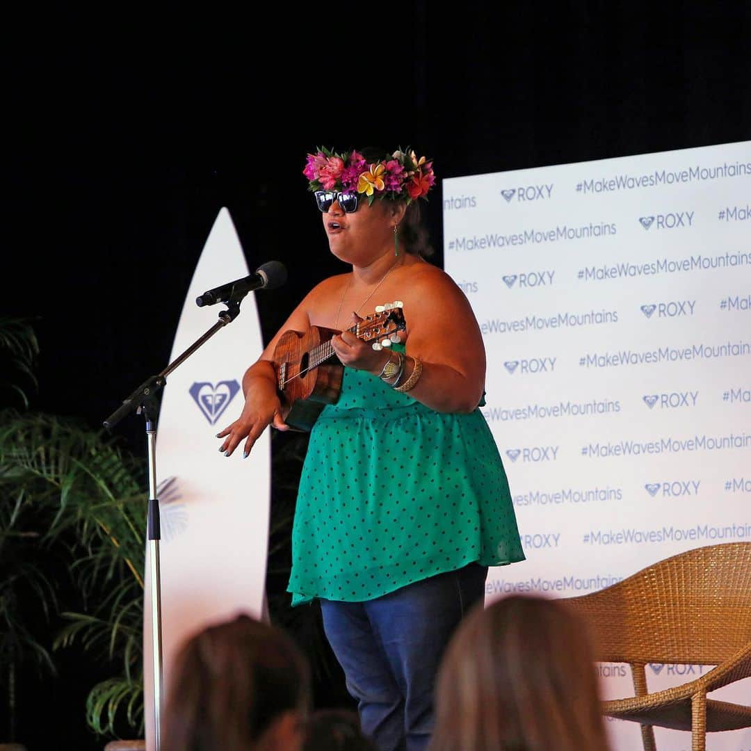 ロキシーさんのインスタグラム写真 - (ロキシーInstagram)「What a day! Mahalo to all the incredible women that joined us at our #MakeWavesMoveMountains Waikiki event 🙌」7月1日 16時49分 - roxy