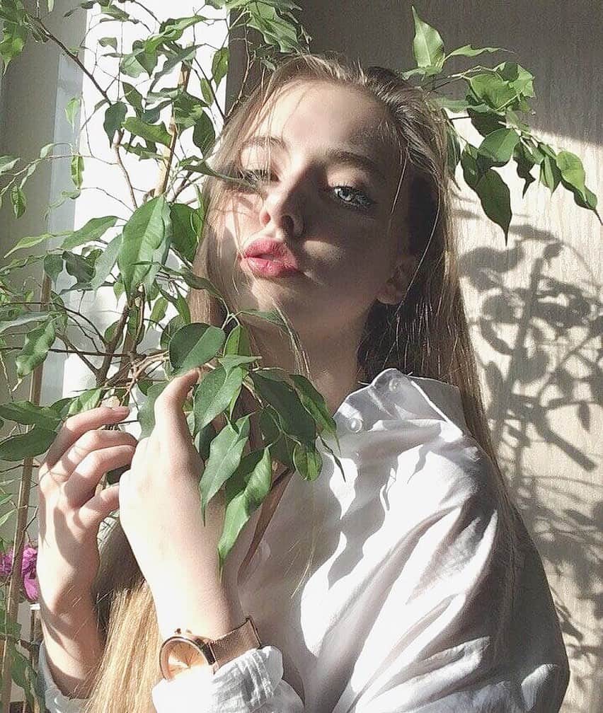 大石亜里紗のインスタグラム：「. –––––––––––––––––––––––––––– . image🐄🌿 . –––––––––––––––––––––––––––– . . #crea_arisa #バニラカラー 大人気のおススメカラー🌿 #ミルクたっぷりカラー🥛 . 色素薄い外国人のような 赤味のないカラーなら お任せください👩🏼💐 . . #色素薄い系 #シアカラー  #透明感  #ベージュカラー #クリーミーベージュ」