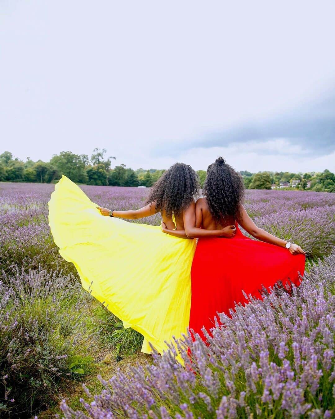 ダニエルウェリントンさんのインスタグラム写真 - (ダニエルウェリントンInstagram)「A sister is a forever friend. (Photo via @being__her) #DanielWellington」7月1日 17時03分 - danielwellington