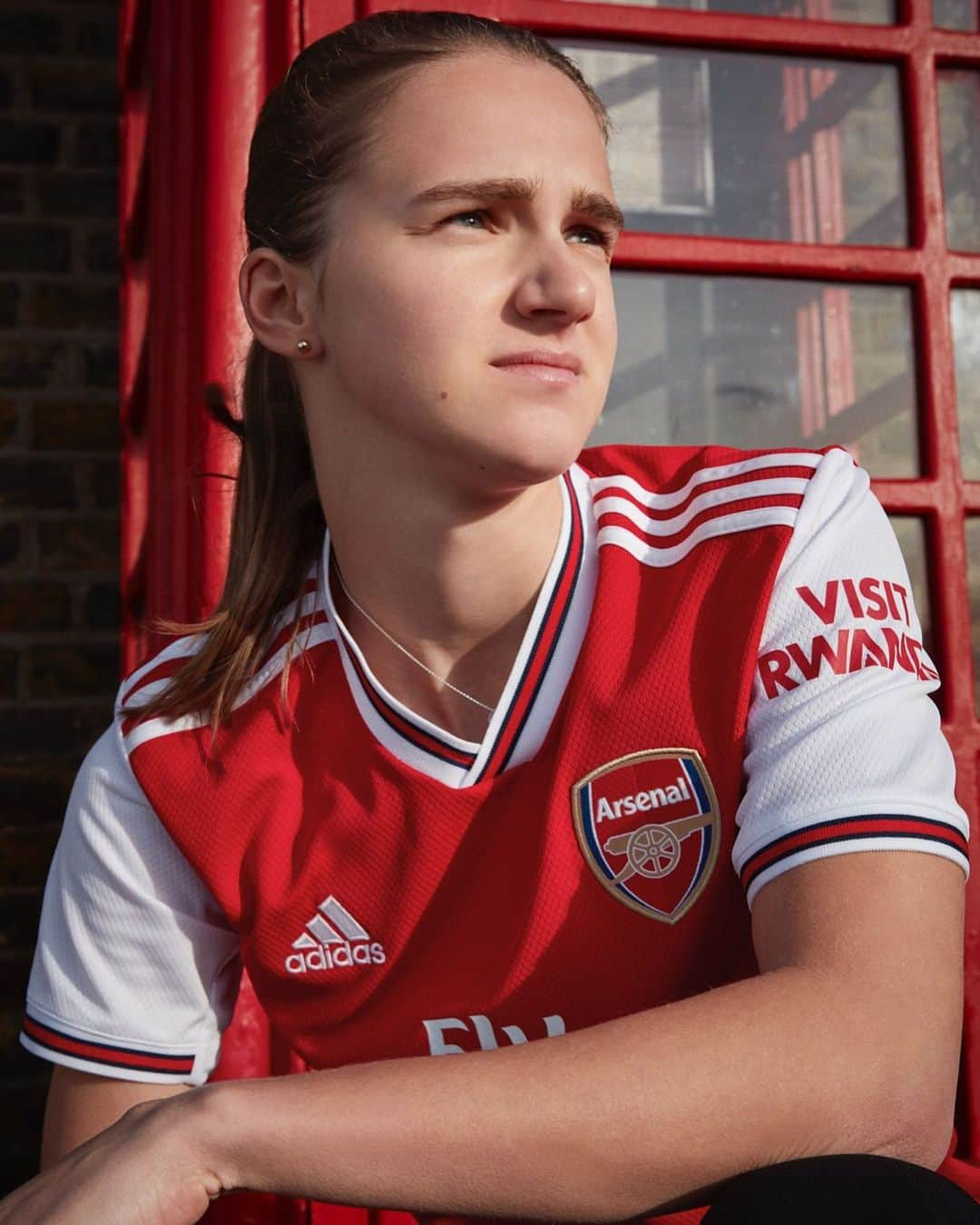 adidas Womenさんのインスタグラム写真 - (adidas WomenInstagram)「Made a Londoner. @viviannemiedema introduces the new 2019/20 @Arsenal home jersey. Exclusively available through adidas and official club stores now. #DareToCreate」7月1日 17時08分 - adidaswomen