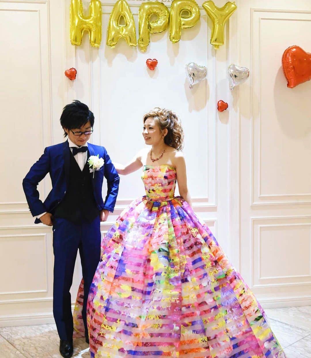 マリエカリヨン名古屋さんのインスタグラム写真 - (マリエカリヨン名古屋Instagram)「@marieecarillon . 華やかな衣裳がとてもお似合いの花嫁さま..♡* 華やかなコーディネートで 会場のゲストからもたくさんの拍手が送られます..♩* . ------------------ . ▼ブライダルフェアは インスタのTOPからご予約が出来ます⚐ ＞＞＞ @marieecarillon . @marieecarillonをフォローして #マリエカリヨン  #マリエカリヨン名古屋 のハッシュタグをつけて お写真を投稿してみてくださいね✳︎ . こちらの公式IG（@marieecarillon） で取り上げさせていただきます♡ . #dress #nagoya #wedding #weddingdress #weddingparty #ウェディングドレス #カラードレス #ウェディングレポ #チャペル #プレ花嫁 #ブライダルフェア #卒花 #披露宴 #結婚式準備 #日本中のプレ花嫁さんと繋がりたい #nagoya #結婚式 #結婚式場 #東海花嫁 #名古屋花嫁 #2020春婚 #2019夏婚 #2019秋婚 #2019冬婚 #花嫁コーデ #カラードレス #ニナミカドレス」7月1日 17時08分 - marieecarillon