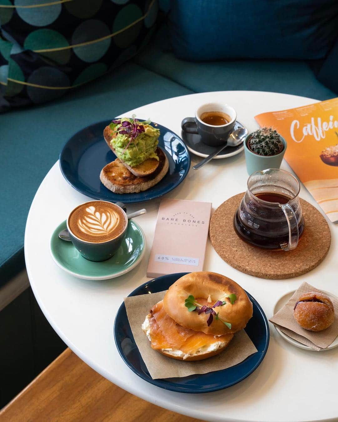 @LONDON | TAG #THISISLONDONさんのインスタグラム写真 - (@LONDON | TAG #THISISLONDONInstagram)「Morning #London it’s @robsonbarista at #CaledonianRoad based @southpawcoffeelondon ☕, a lovely neighbourhood #coffeeshop bringing all the vibes ✌🏻and serving @routescoffee with some pretty great #avocadotoast 🥑 to the #Islington locals. I loved the #coffee & will be back again soon!  Tag a friend below 👇🏻🙌🏻 // #londoncoffeeshops #londonreviewed #thisislondon #coffeeshopvibes」7月1日 17時12分 - london