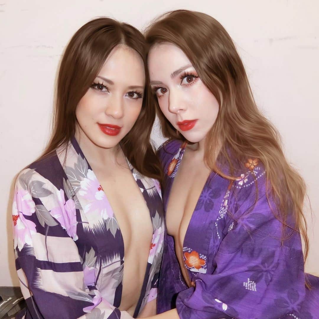 LuCyCoさんのインスタグラム写真 - (LuCyCoInstagram)「👘🎋 ・ ・ Hi ,we are Maki&LuCyCo . Nice to meet you👭 ＊ ・ ・ こんにちや！ マキアンドルシコ です❣️ ・ ・ お仕事依頼もお待ちしてます✨ ・ ・ #twins #poledancers #makiandlucyco #kimono #geisha #yukata #matsuri #japanesegirl #showgirl #浴衣 #summervibes🌞 #l4l #instalove」7月1日 17時14分 - lucyco_blue